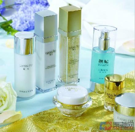 靚妃化妝品 品牌形象、連鎖裝修與加盟全解析